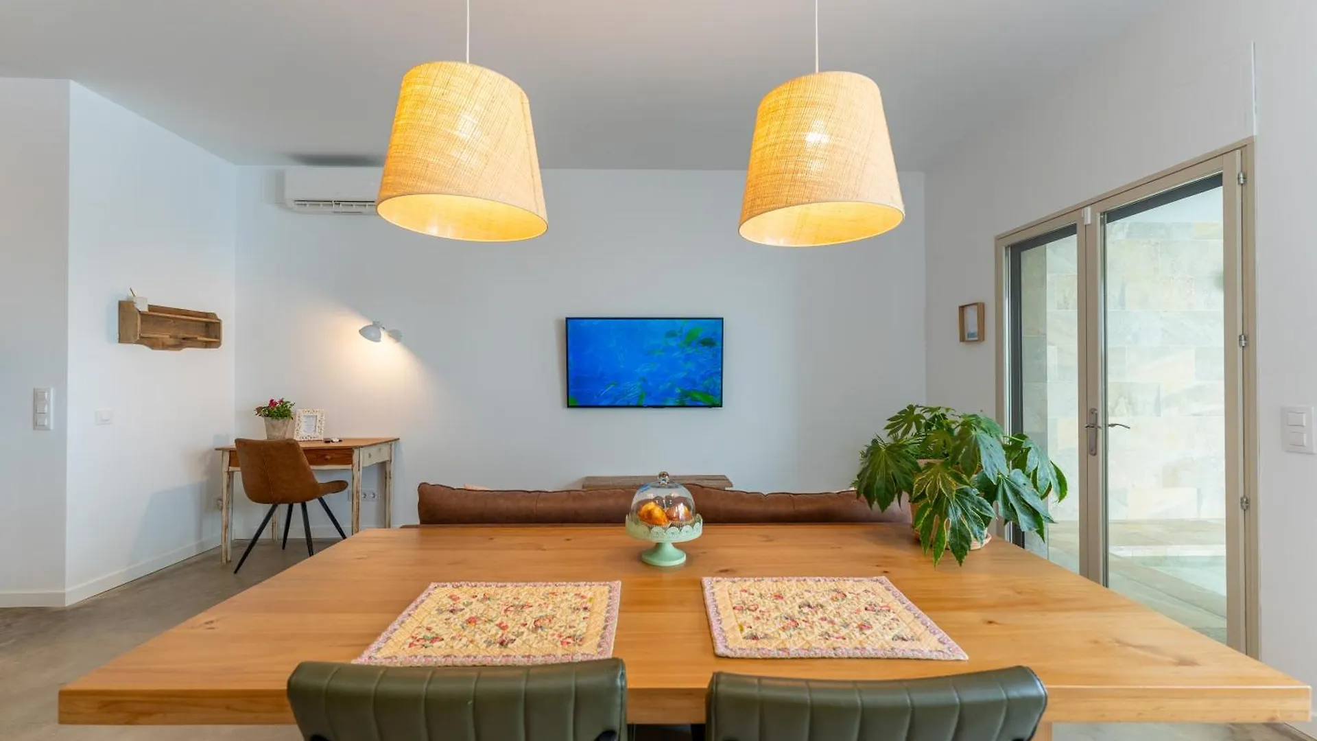 Loft Con Piscina Climatizada De Agua Salada Y Parking En El Centro De Figueres Apartment