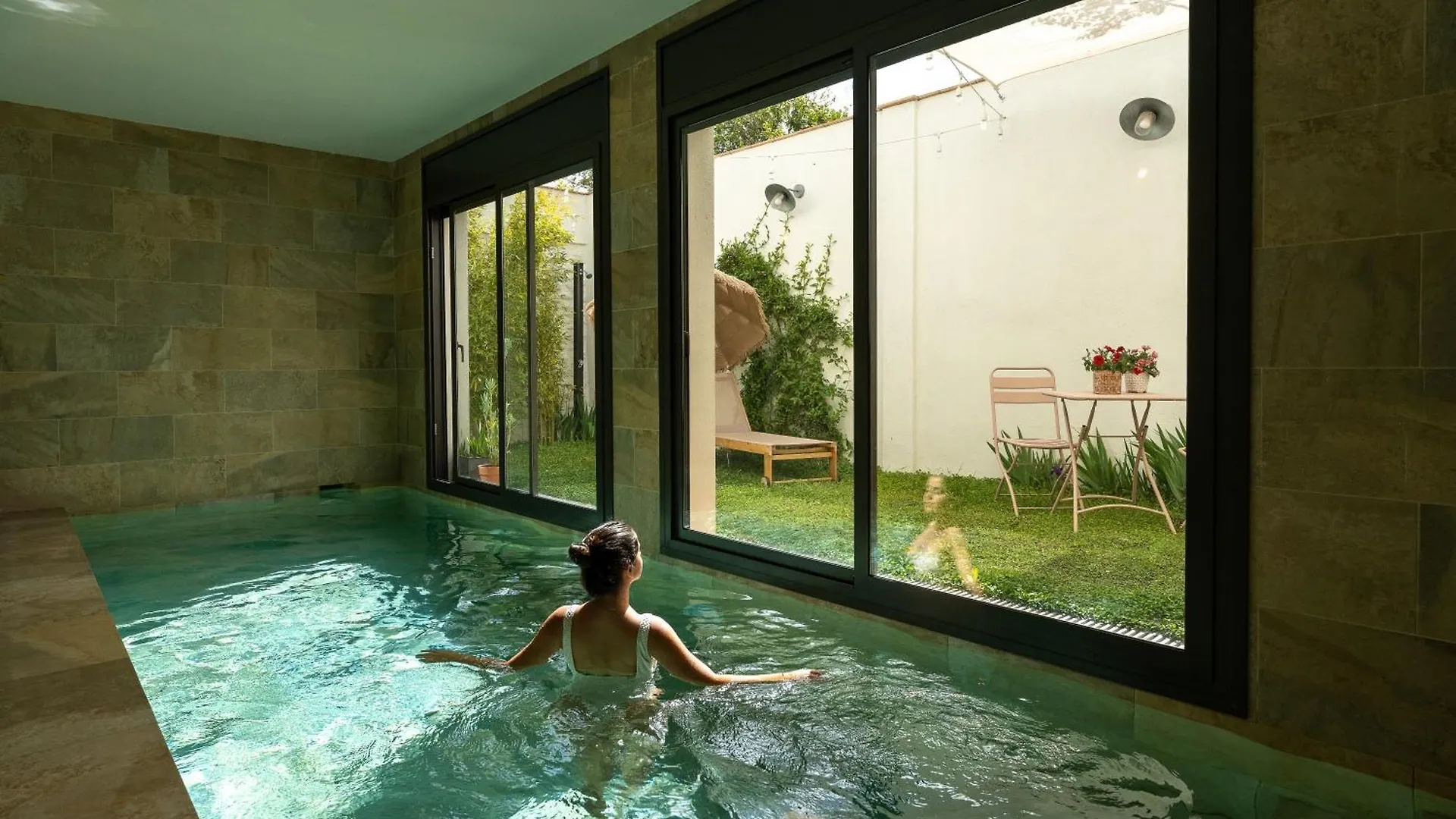Loft Con Piscina Climatizada De Agua Salada Y Parking En El Centro De Figueres Apartment