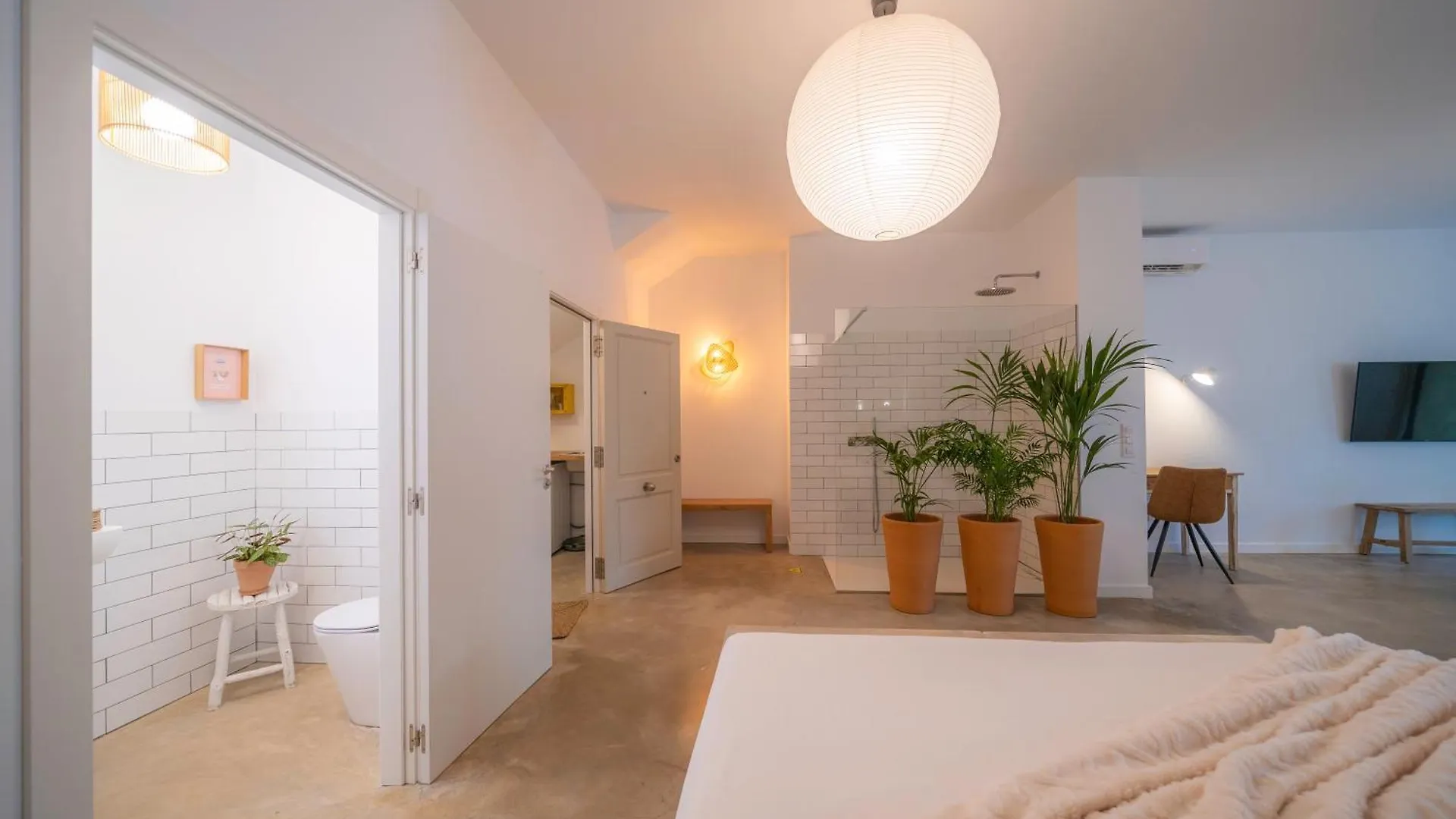Loft Con Piscina Climatizada De Agua Salada Y Parking En El Centro De Figueres Apartment 0*, Figueres (Girona)