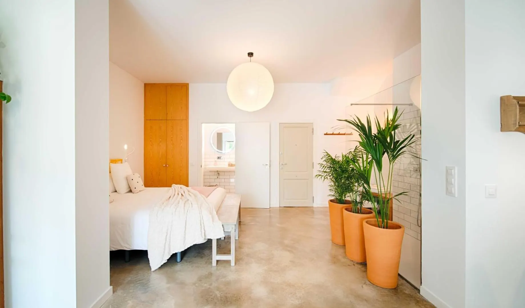 Loft Con Piscina Climatizada De Agua Salada Y Parking En El Centro De Figueres Apartment