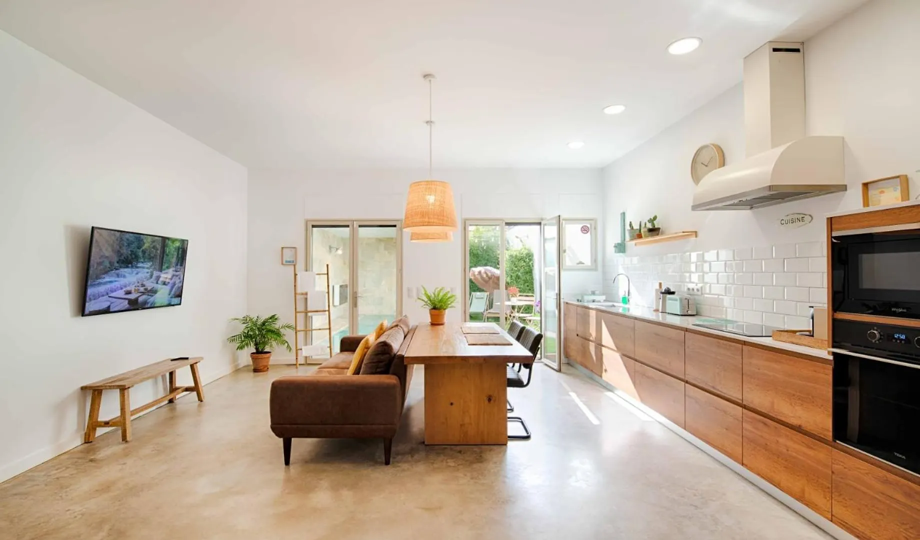 Loft Con Piscina Climatizada De Agua Salada Y Parking En El Centro De Figueres Apartment 0*, Figueres (Girona)